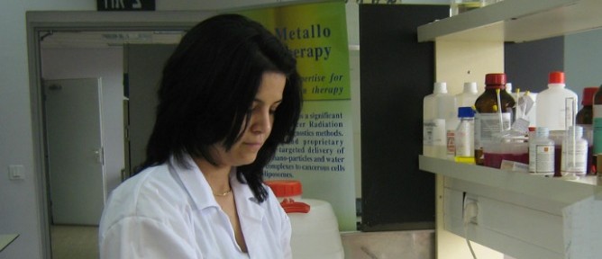Amal Ayoub is both the CEO and CTO of Metallo Therapy.
