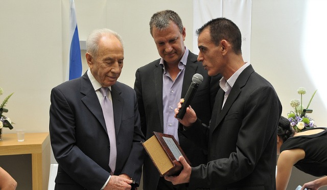CyberArk Israel’s Chen Bitan, right, with Israeli President Shimon Peres and Erel Margalit of JVP Venture Capital.