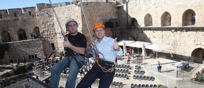 Paralympic cyclist Nati Gruberg goes rappelling with Mayor of Jerusalem, Nir Barkat in support of Etgarim.