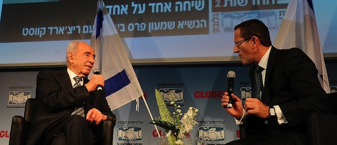 Israeli President Shimon Peres, left, with CNN international business correspondent Richard Quest at the Israel Business Conference. Photo by Tamar Matsafi