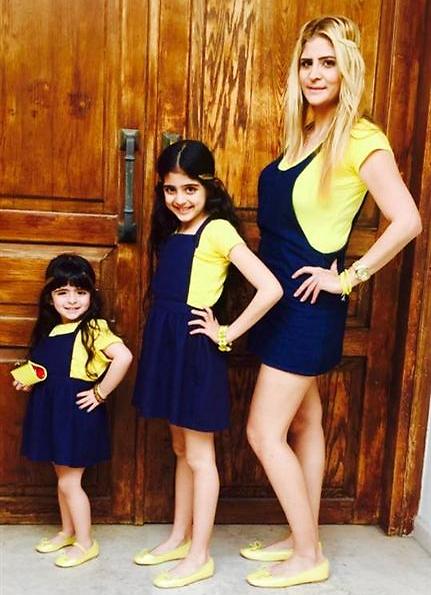 mother and 2 daughters matching outfits